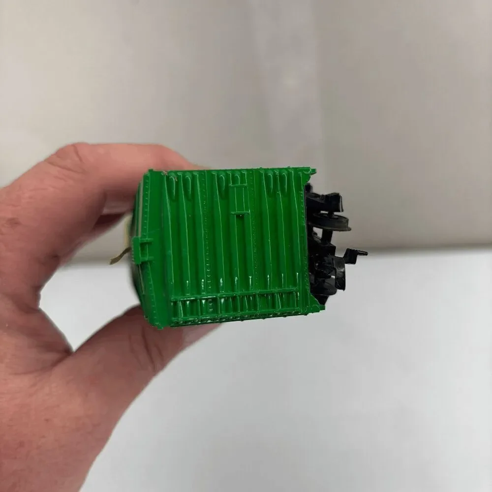TYCO‎ Burlington Northern 100024 50' Plug Door HO Scale Box Car Train Vintage